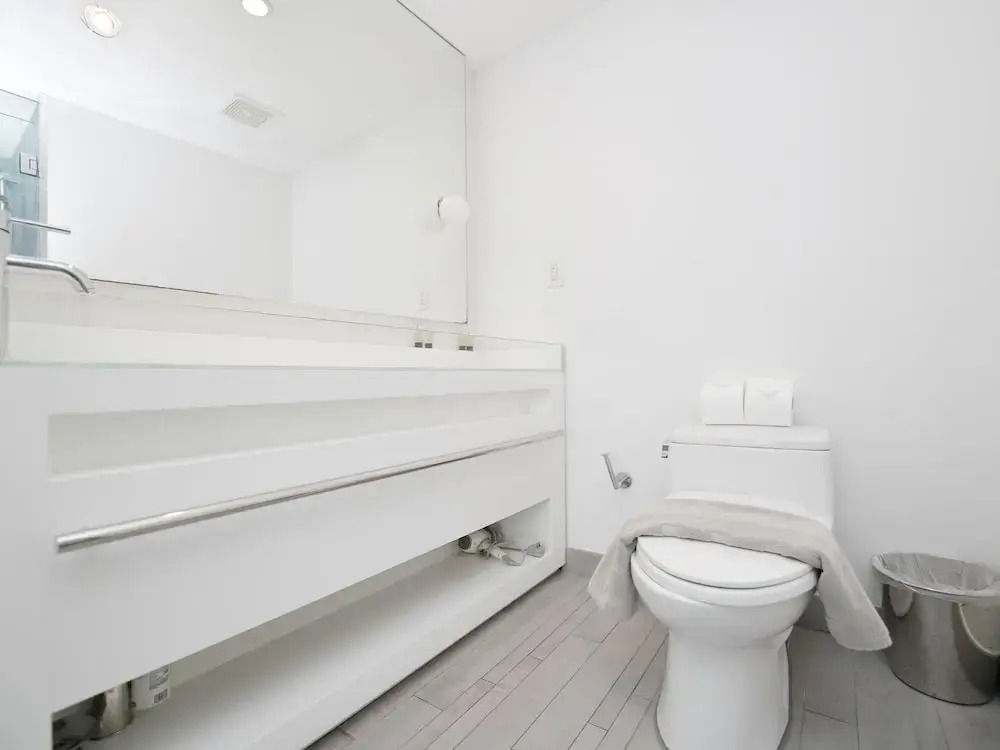 Suite 2 Rooms In a 5 Hotel #404. 2 Queen & King