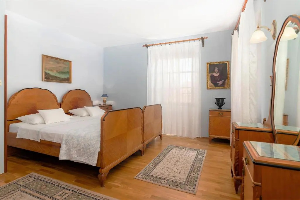 4 bedrooms seafront Villa LAURUS with heated pool for up to 8 people
