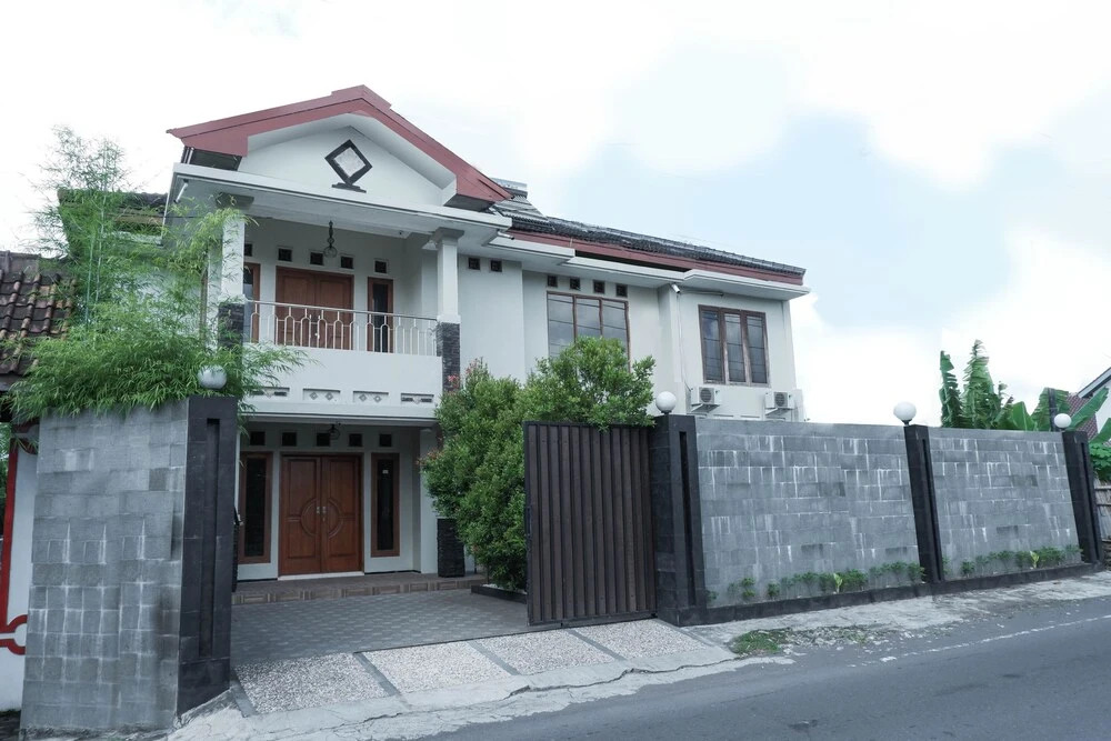 OYO 703 Omah Olin Guesthouse