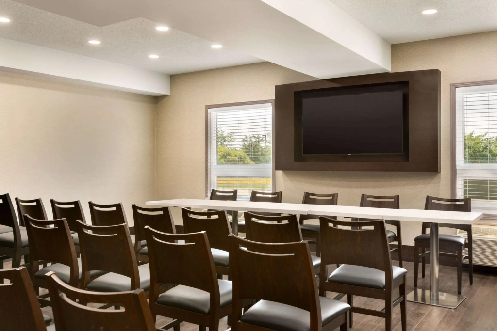 Super 8 by Wyndham Ajax/Toronto On