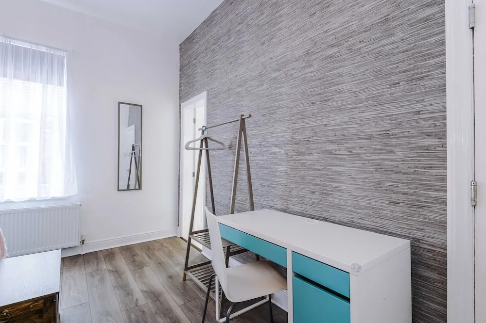 Spacious Home Sleeps 7 in the Heart of Anfield