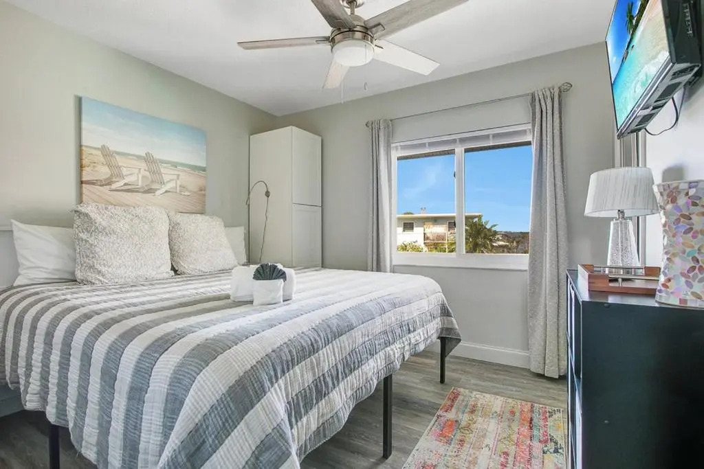 Five Palms Suite 203 - Daily - Weekly - Monthly