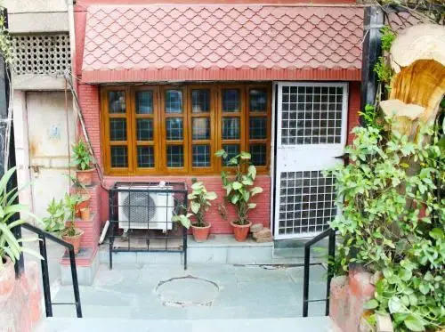 Hotel Delhi Marine Club C6