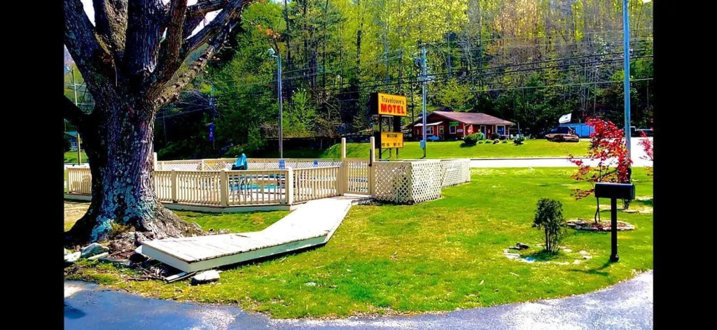 Travelowes Motel - Maggie Valley