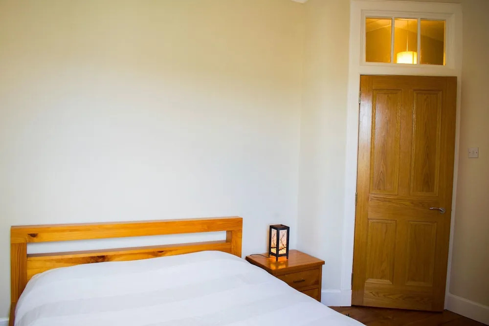 Bright and Spacious Home by Leith Walk