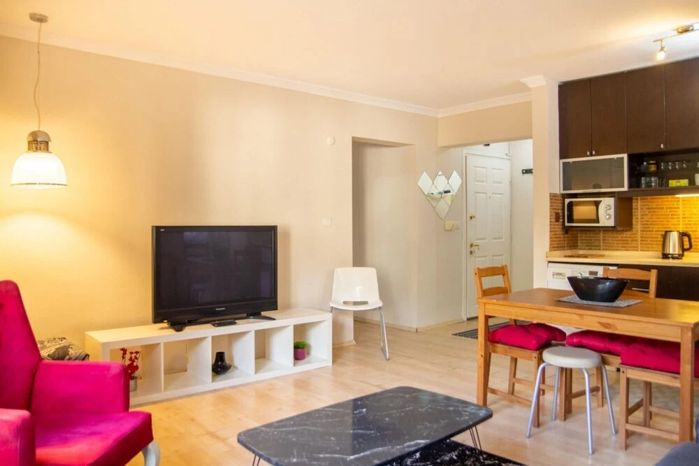 Pleasant and Central Flat With Balcony in Alsancak