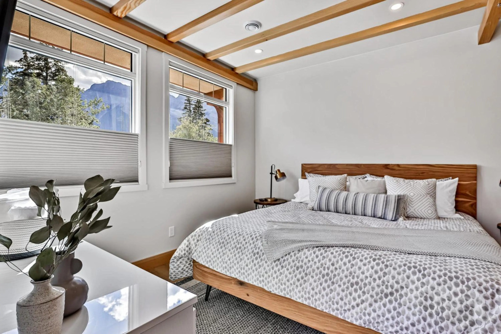 Ravens Crest Lodge - Stunning Views Perfectly Located on Main Street