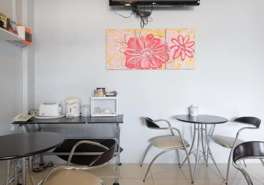 Luna Guesthouse and Travel