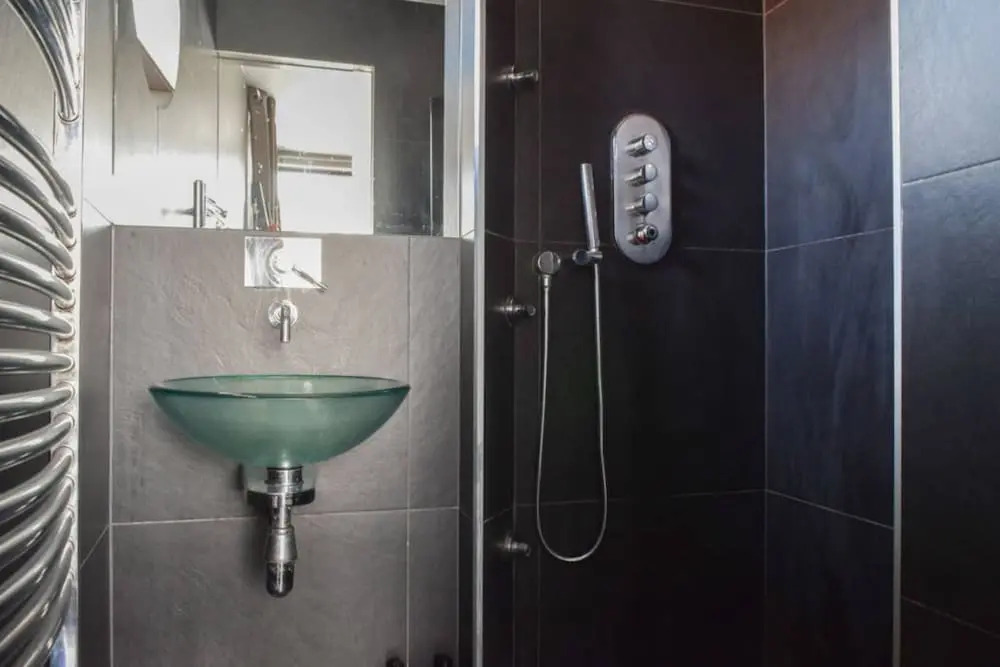 2 Bedroom Penthouse Flat In The Heart Of Balham