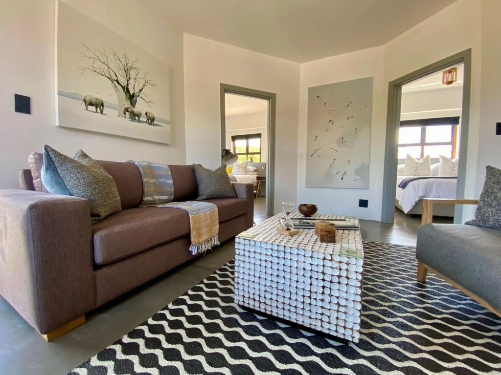 Stay On Main Plett - Contemporary 2-Bedroom Apartment