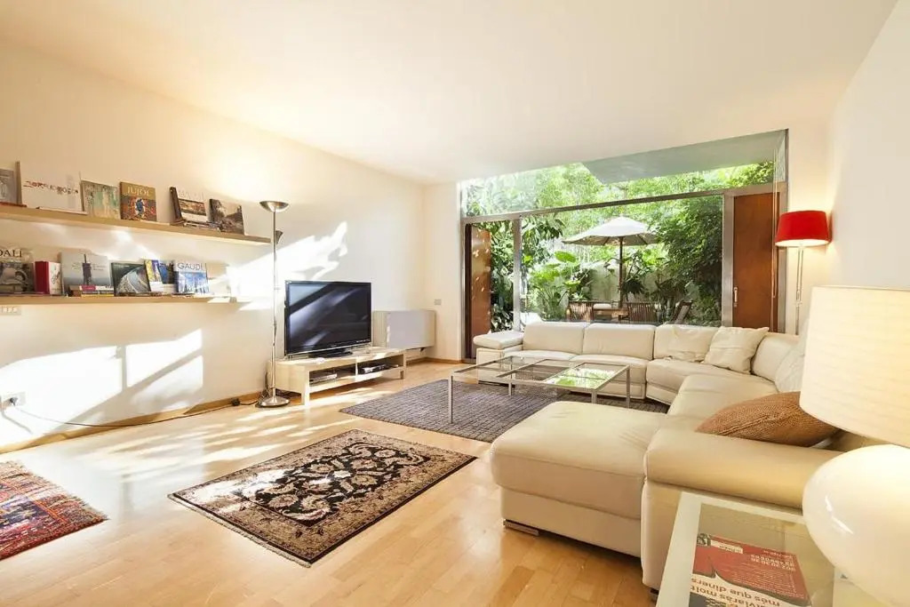 Apartment with 4 bedrooms in Barcelona with enclosed garden and WiFi