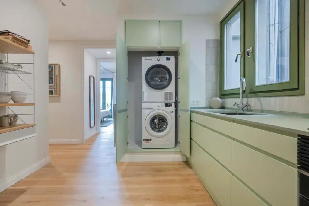 Amazing 5 bedrooms 5 bathrooms by Plaza Catalunya