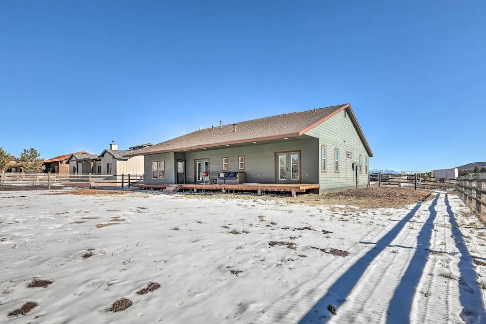 Spacious Williams Home w/ Yard: Near Hiking!