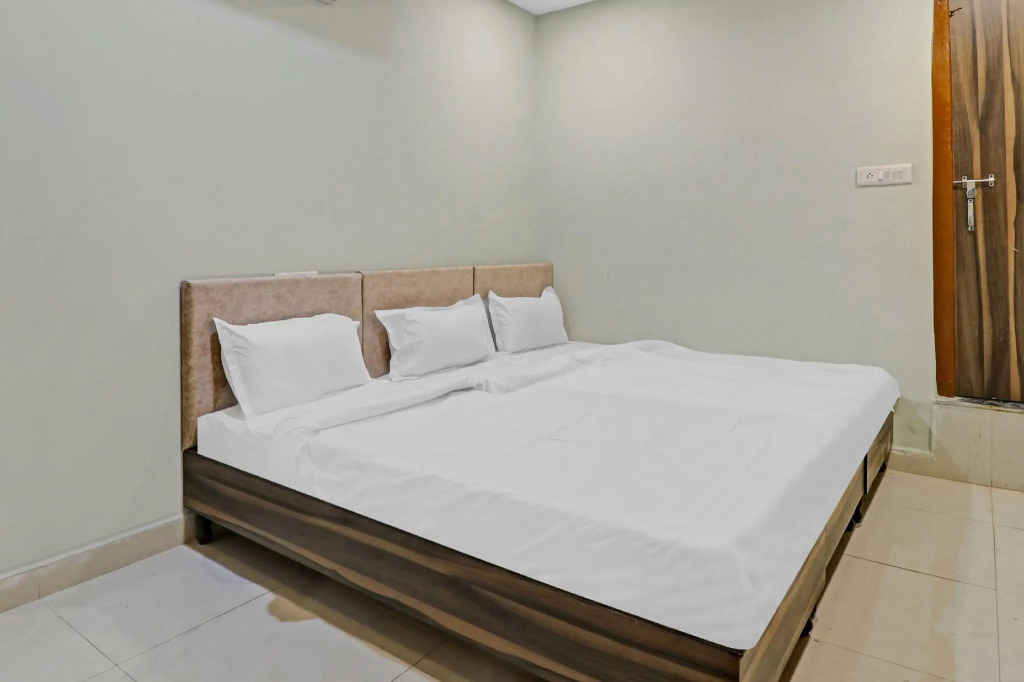 OYO Flagship 83407 Hotel Satkar Lodge