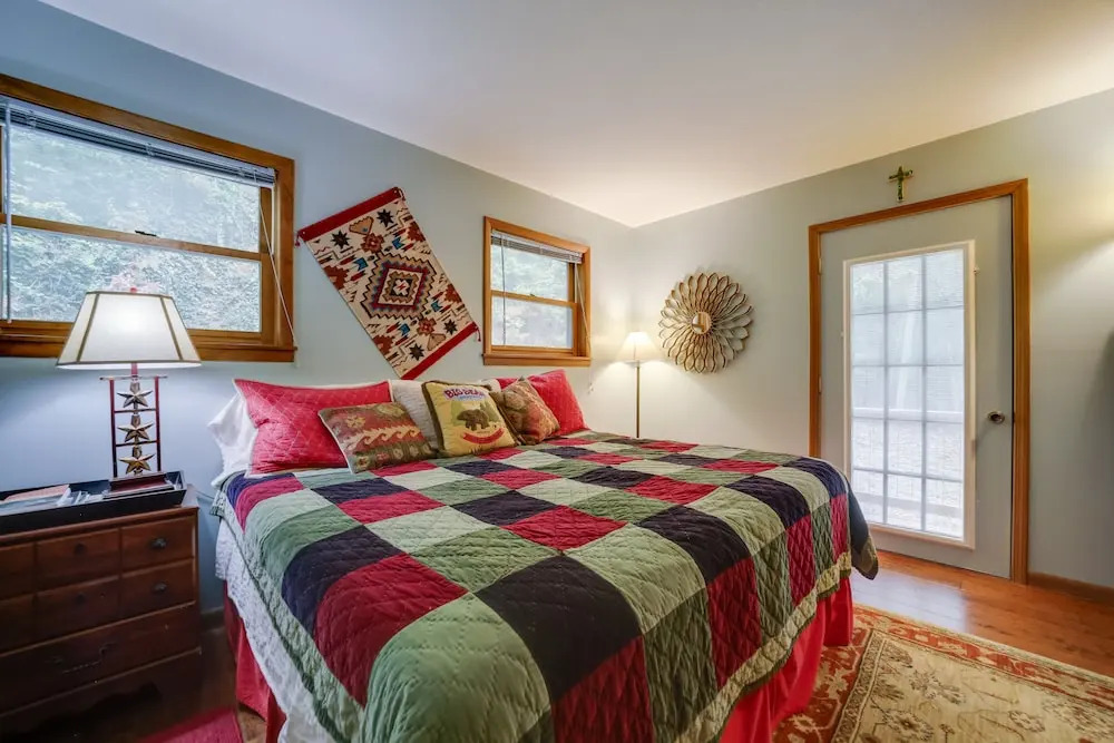 Robbinsville Vacation Rental w/ Covered Balcony