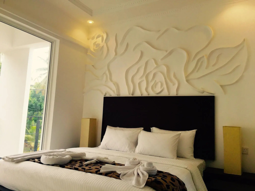 8 Plus Motels