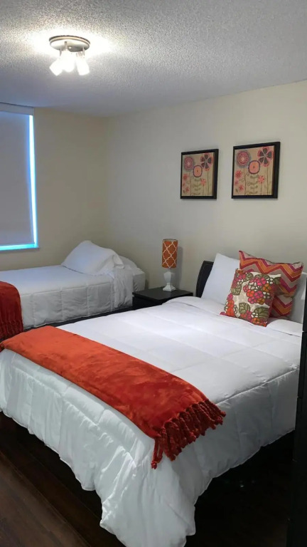 Renovated 2/2 Unit at Yacht Club/Aventura