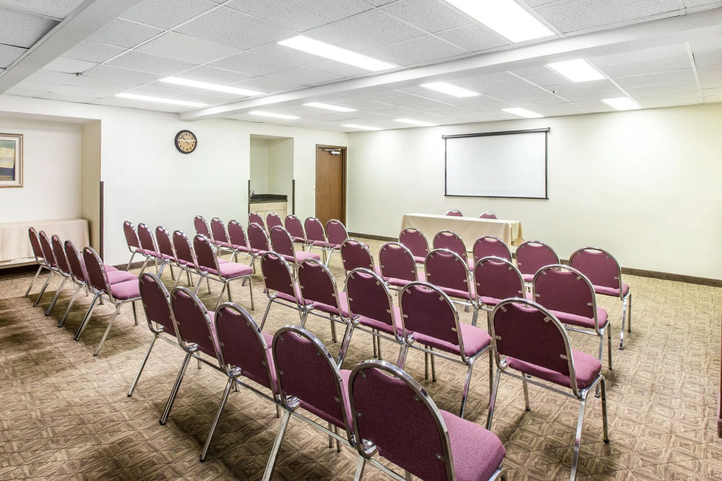 Comfort Inn & Suites - near Robins Air Force Base Main Gate