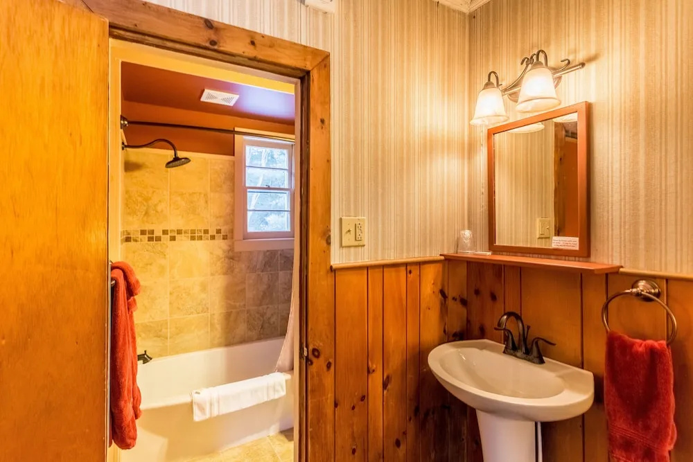 ADK Trail Inn