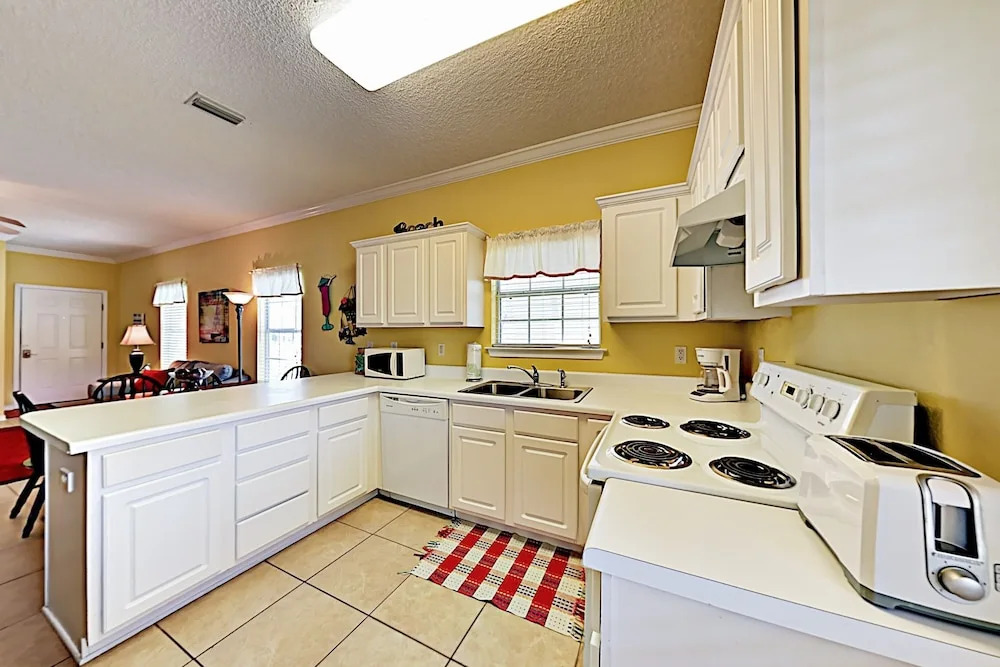 Hidden Treasure W/ Pool & Pond - Near Orange Beach 3 Bedroom Condo