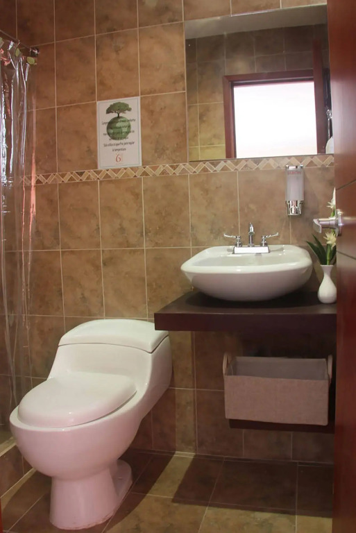 6 Suites Hotel