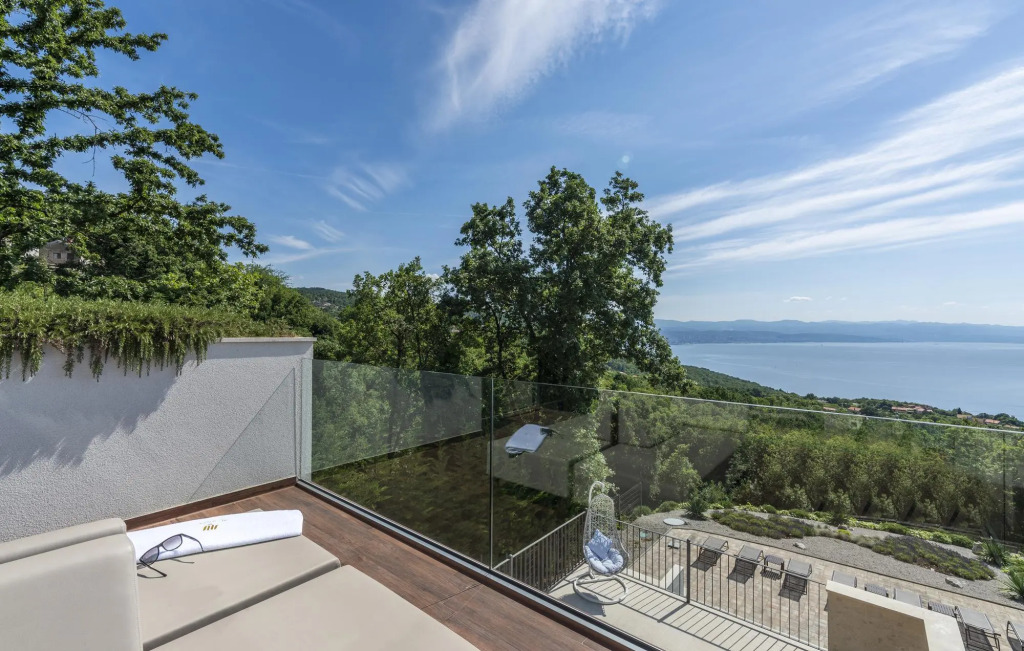 Villa AltaVista - Seaview & Relax with Heated Pool & MiniGolf