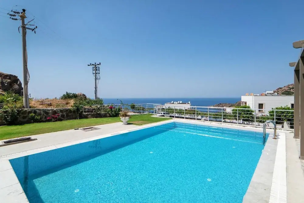 Villa w Pool Garden Patio 1 min to Beach in Bodrum