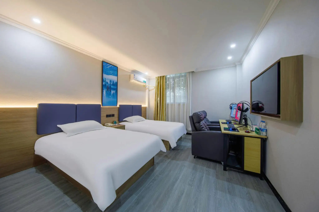 GreenTree Inn Shanghai MinHang ZhuanQiao Subway Station East ZhuanXing Road Shell Hotel