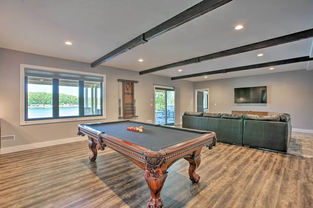 Sunroom + Hot Tub! Waterfront Silver Lake Home