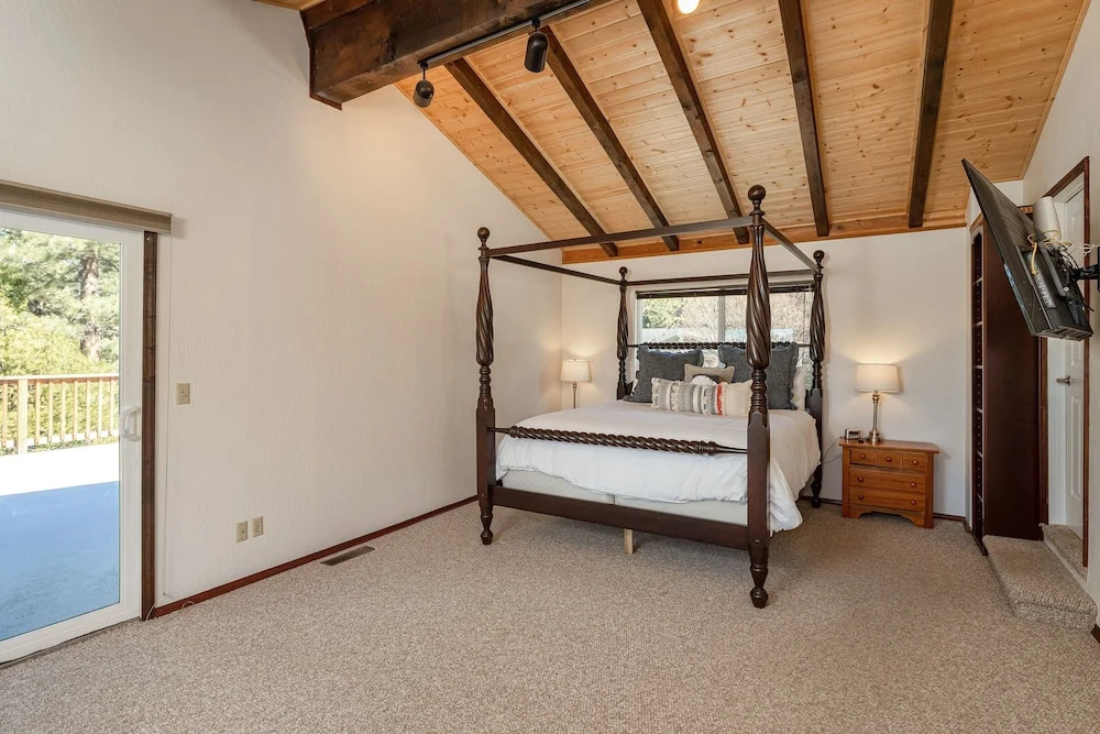 New Listing! All-season W/ Private Hot Tub 5 Bedroom Home