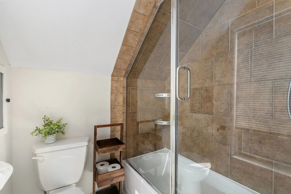 Chic Luxury Retreat in Old Town Walk Everywhere!