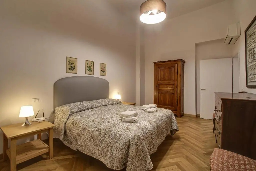 Piazza Mentana Elegant