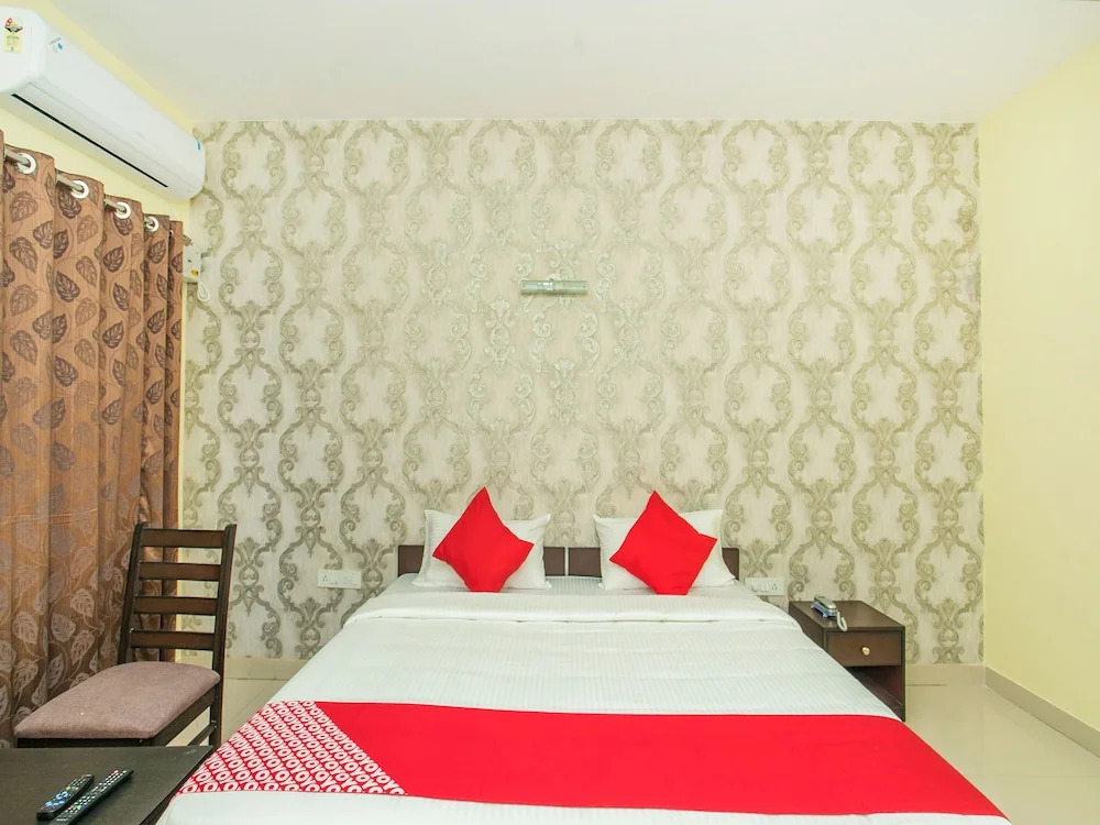 OYO 15628 Peenya Gymkhana Comforts