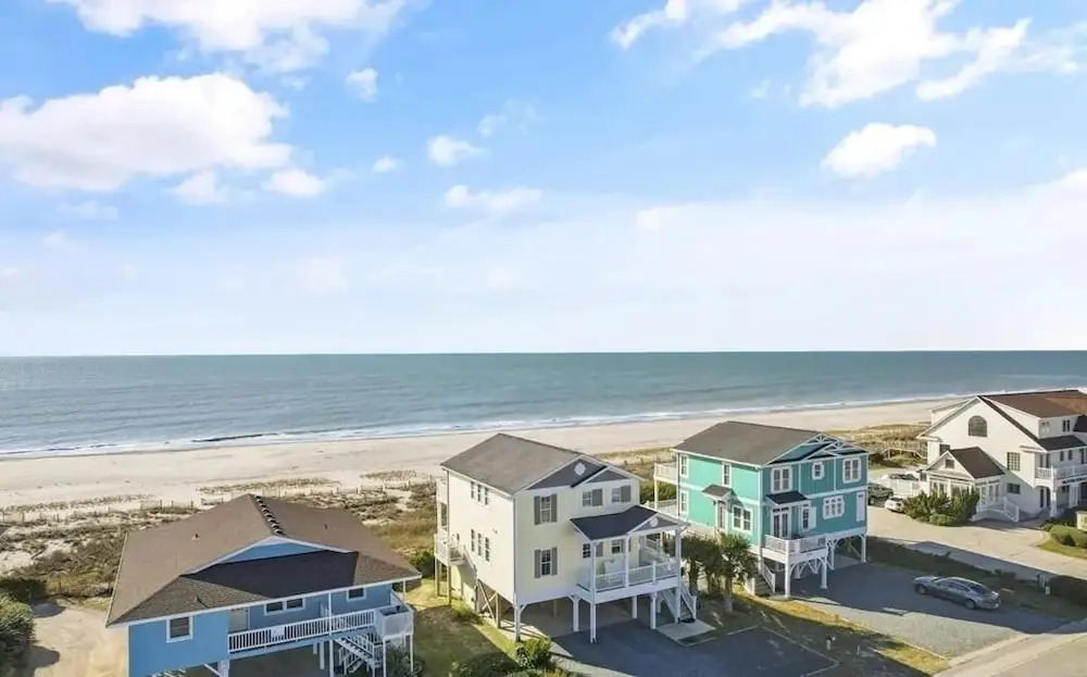 1 Ez Access 4 Bedroom Home by RedAwning