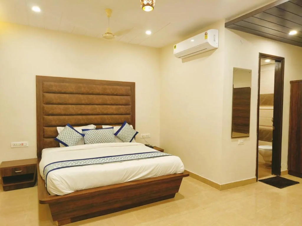 Hotel Diamond Creek ,Near Railway Station