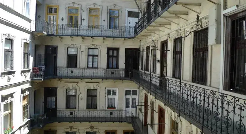 Iris Residence