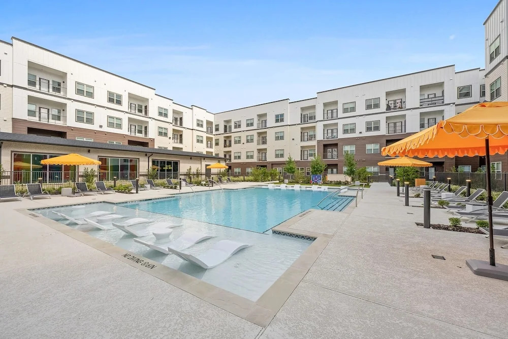 Landing Apartments Near Texas Children's Hospital West Campus