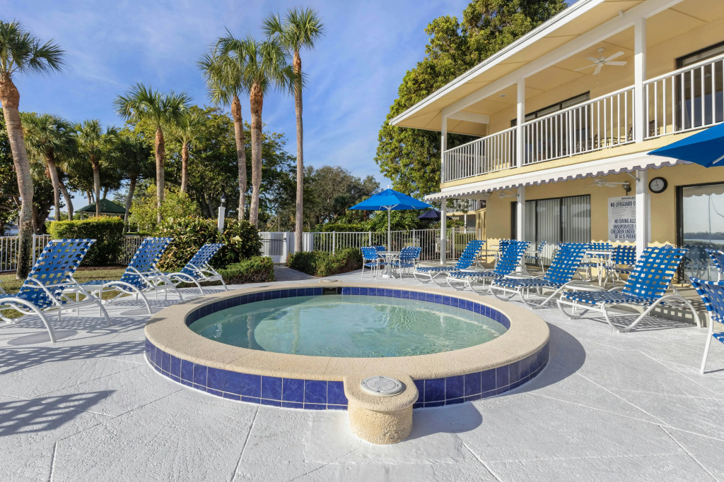 Hilton Vacation Club Charter Club Naples Bay