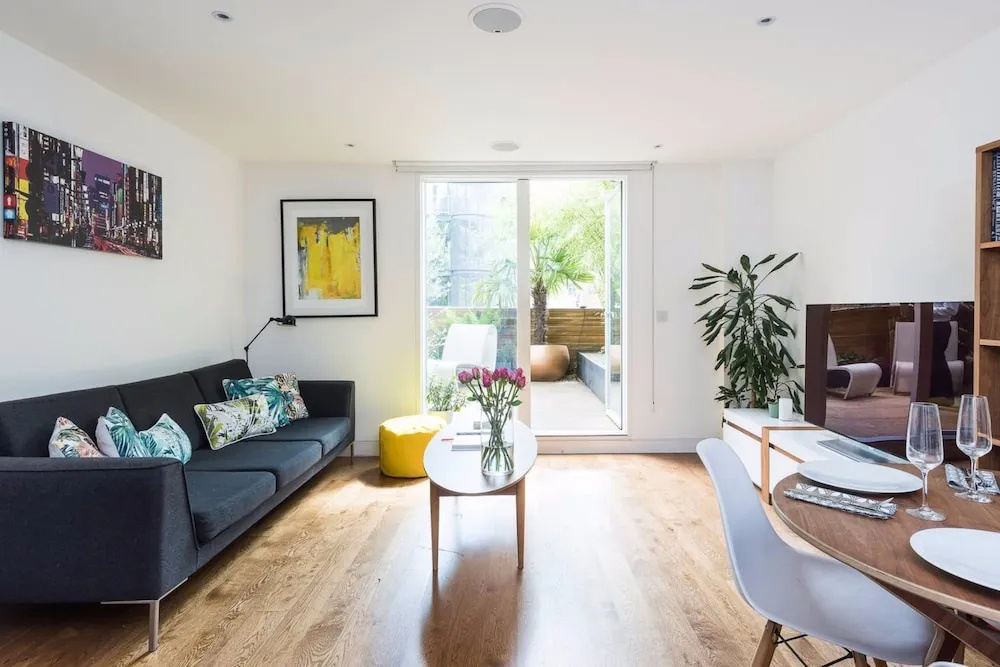 Modern 2 Bed Flat in Shoreditch with Roof Garden