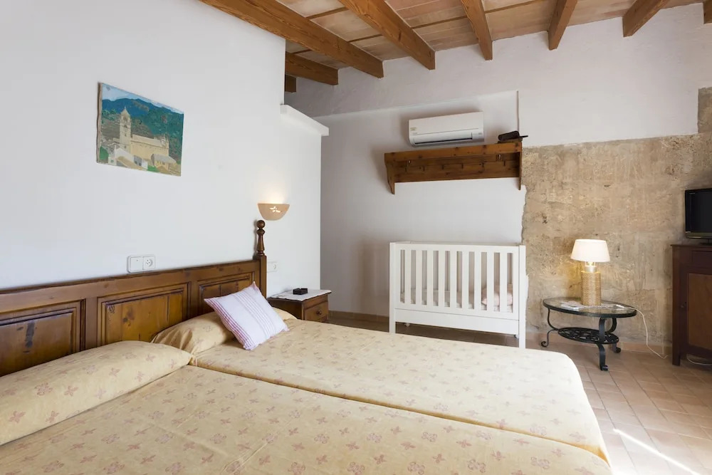 ULLAL - Rural Charm-AGRITOURISM approx 65000 meters PLUS PRIVATE MOUNTAIN villa and Outdoor Adventure Agritourism Apartment EQUIPATED - Private Mountain Path approximately 5 minutes walking from the beach -Ideal for relaxation
