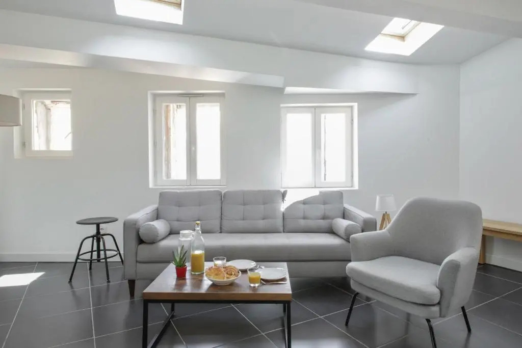 Bright flat classified with 2 in the centre of Cassis - Welkeys