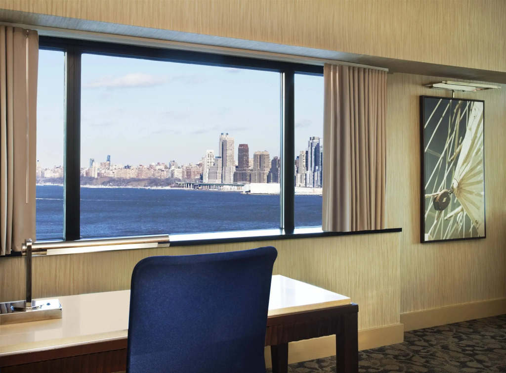 Sheraton Lincoln Harbor Hotel