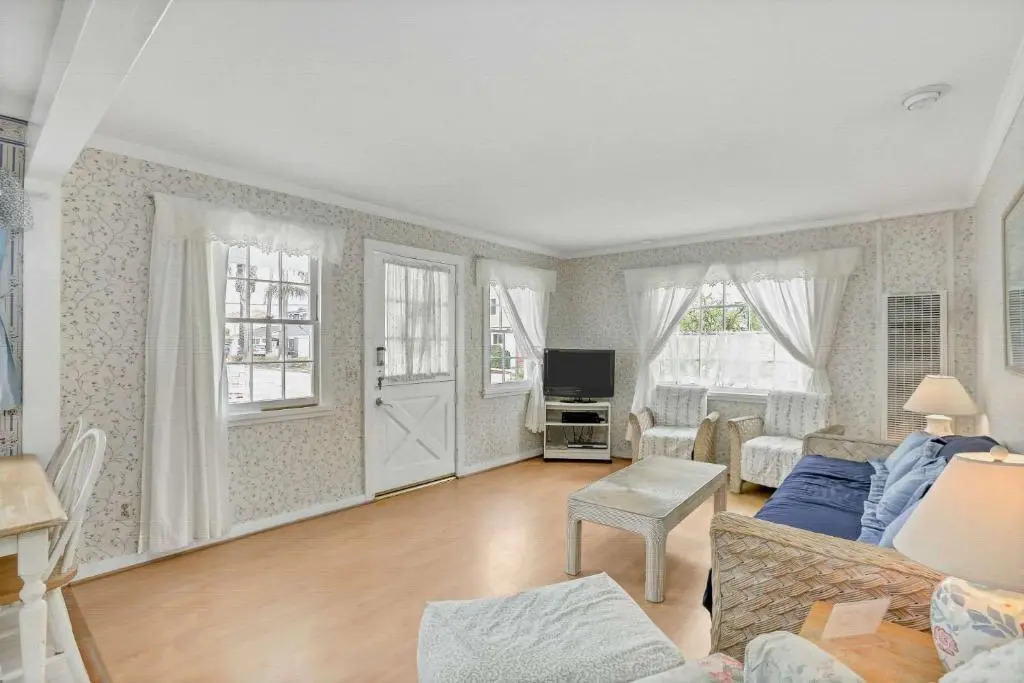 201 Amethyst Avenue