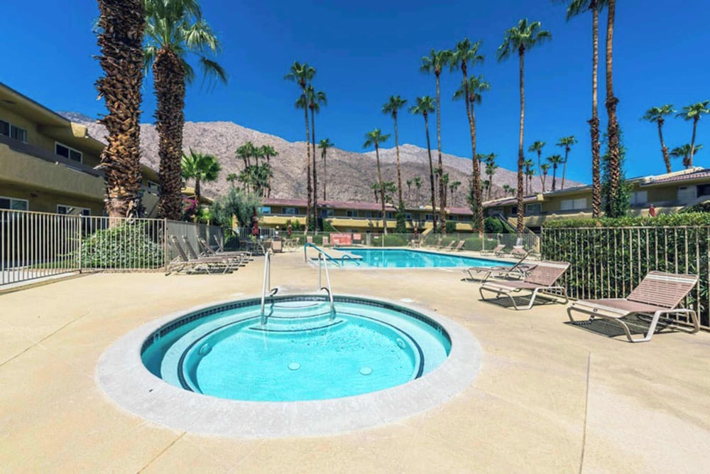 @marbella Lane-hidden Oasis 2BR Condo w/ Pools/gym