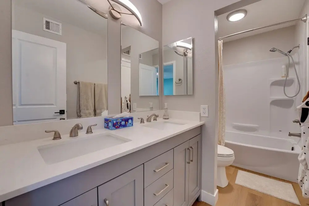 9 Mi to Downtown Tempe: Condo w/ Pool Access
