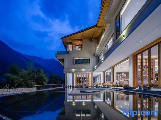 Hailuogou Luanxi Hidden Mountain Snow Mountain Scenic Hot Spring Resort Hote