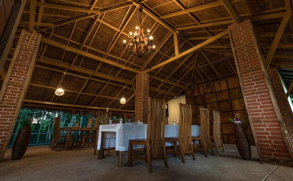 Locals Villa Hotel
