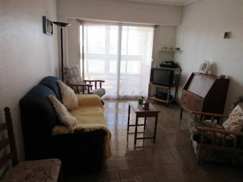 Appartment with swimming pool front of the sea