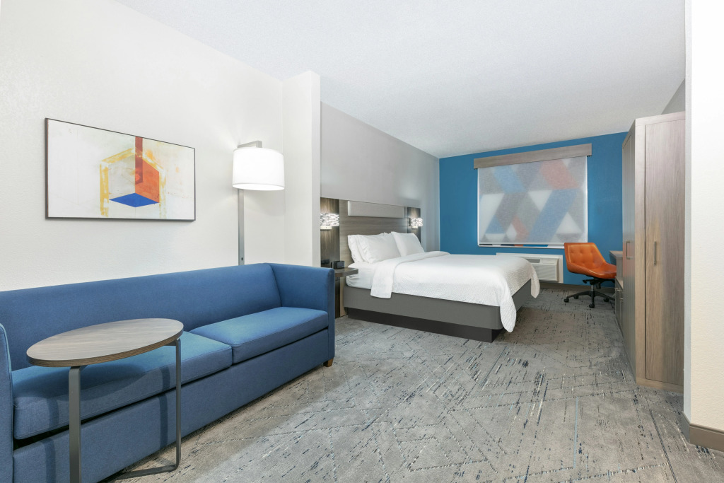 Holiday Inn Express Hotel & Suites Winnie by IHG