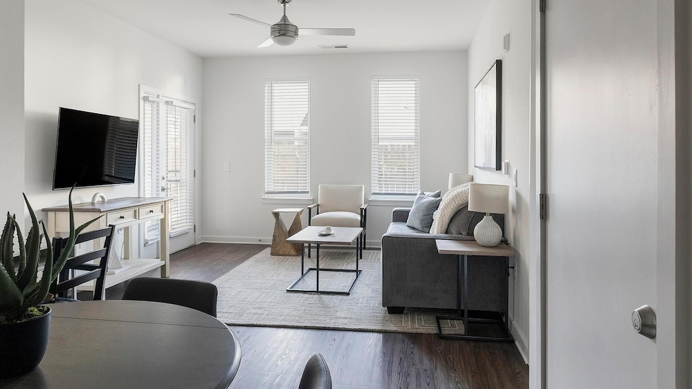 Landing Apartments Near Woodcrest